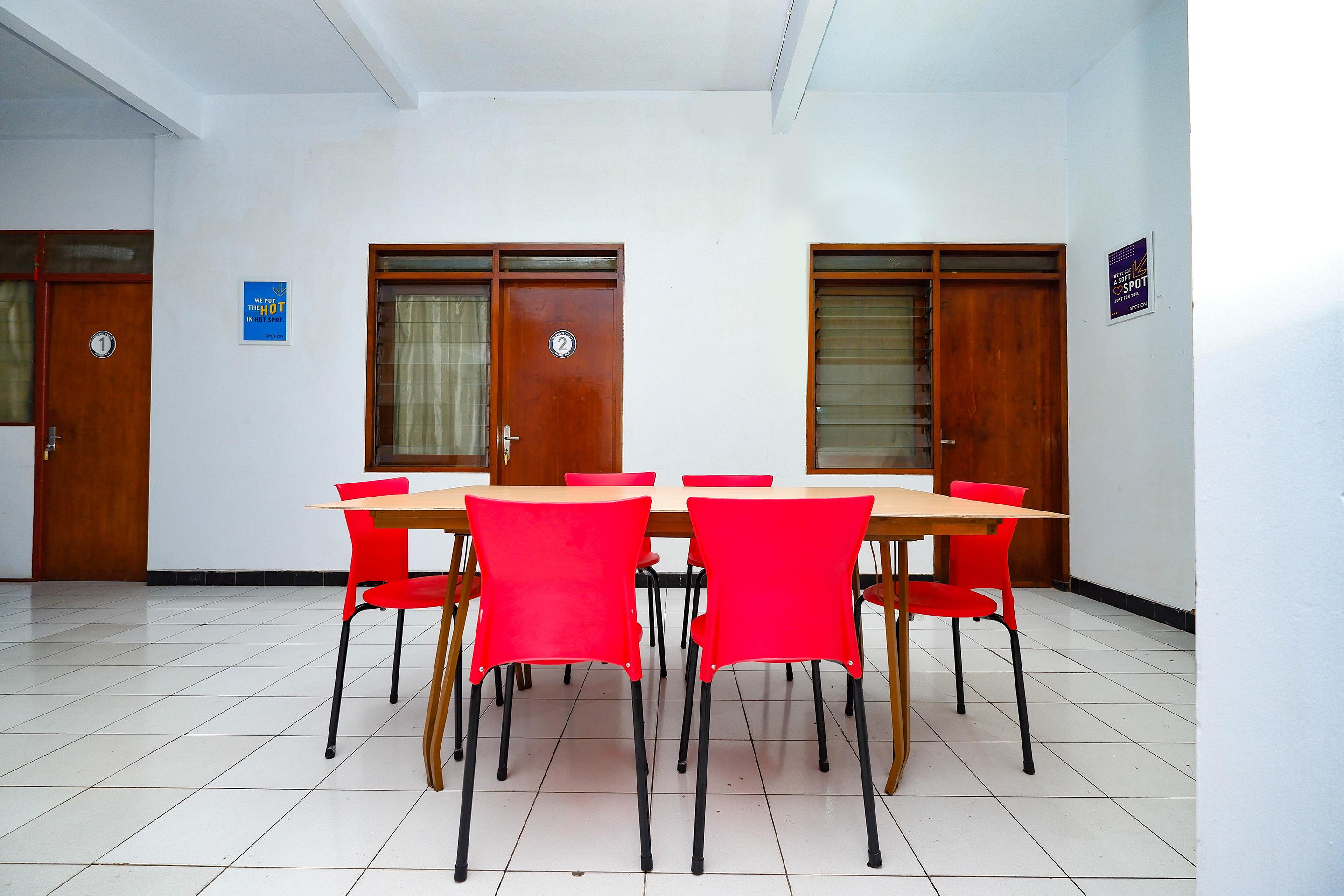 Oyo 2240 Simpang Tujuh Hotel 2*